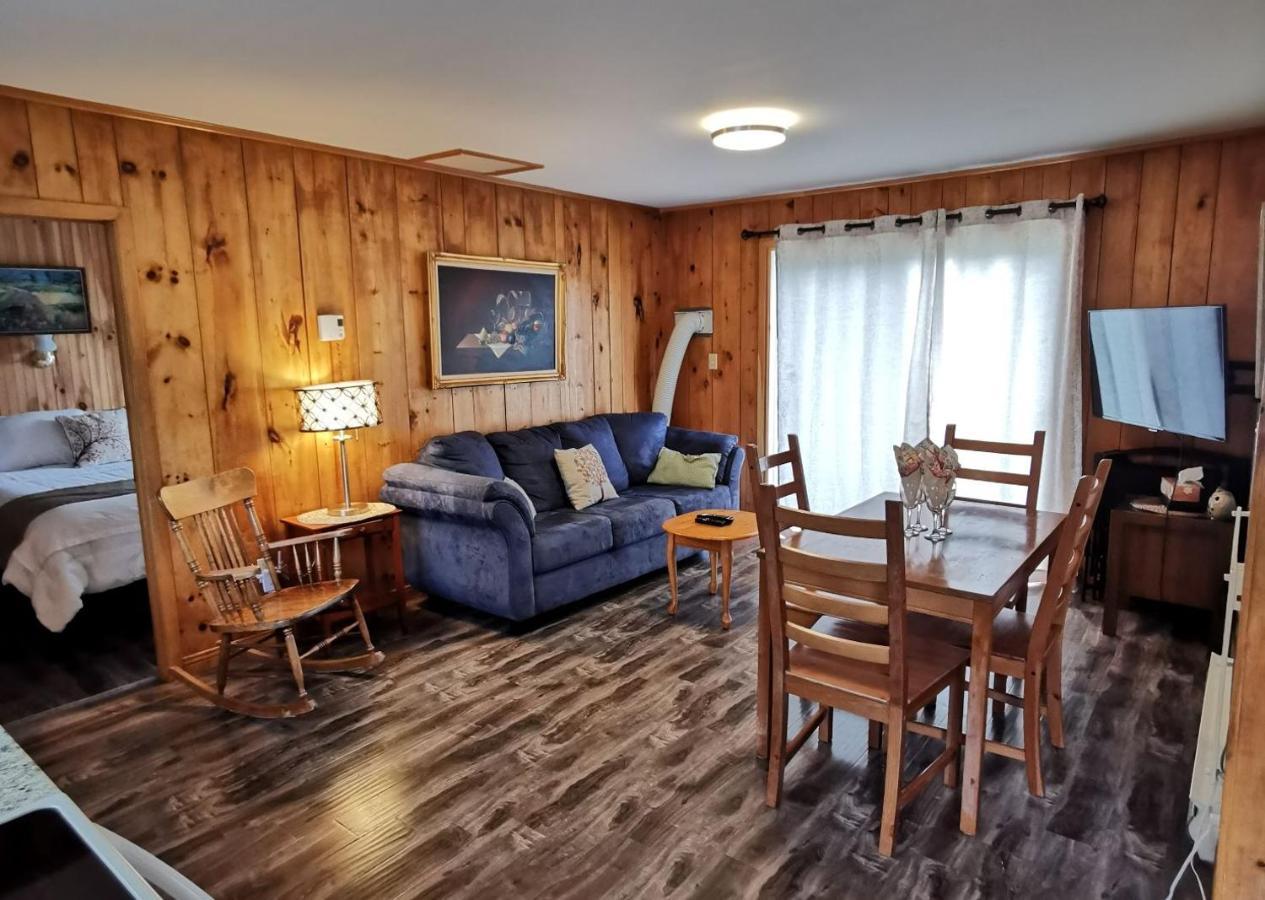 Knotty Pine Cottages, Suites & Motel Rooms Ingonish Kültér fotó