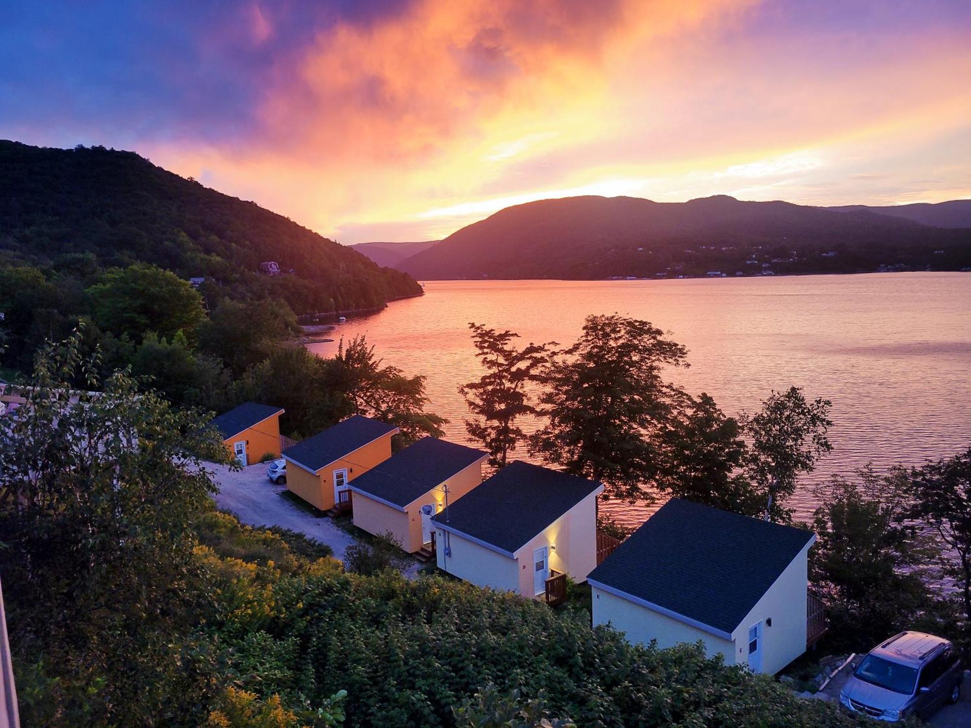 Knotty Pine Cottages, Suites & Motel Rooms Ingonish Kültér fotó
