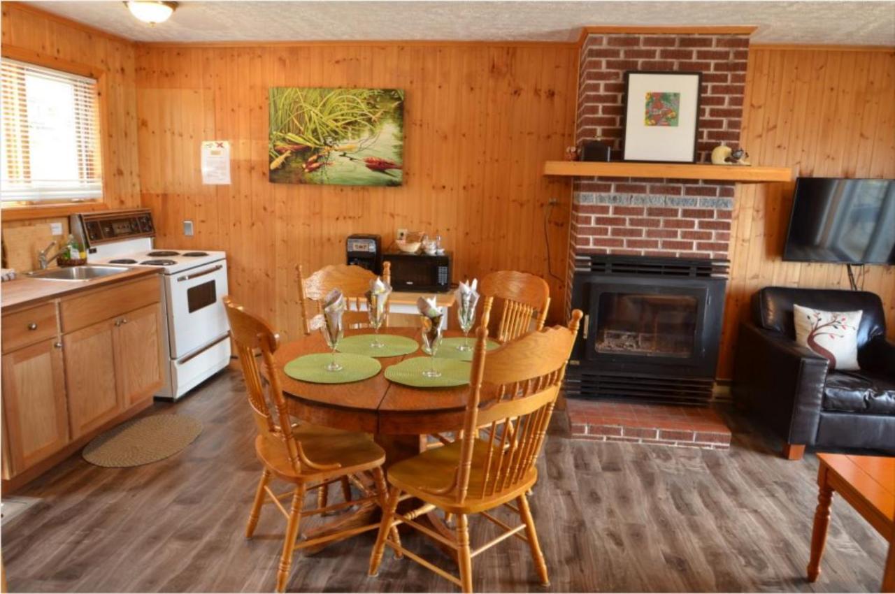 Knotty Pine Cottages, Suites & Motel Rooms Ingonish Kültér fotó