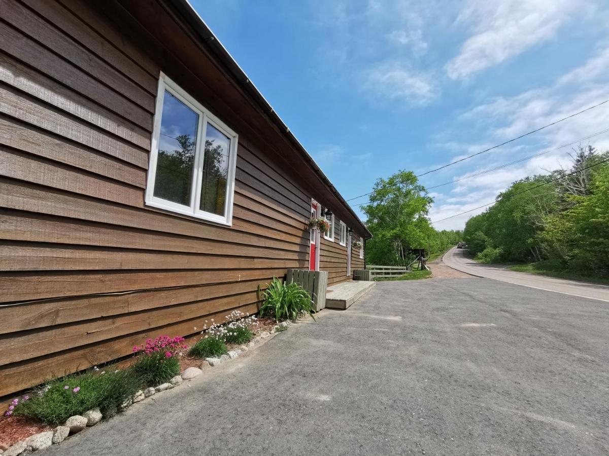 Knotty Pine Cottages, Suites & Motel Rooms Ingonish Kültér fotó