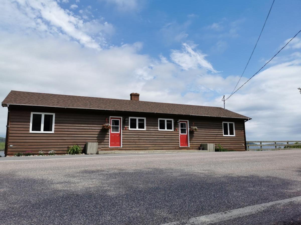 Knotty Pine Cottages, Suites & Motel Rooms Ingonish Kültér fotó