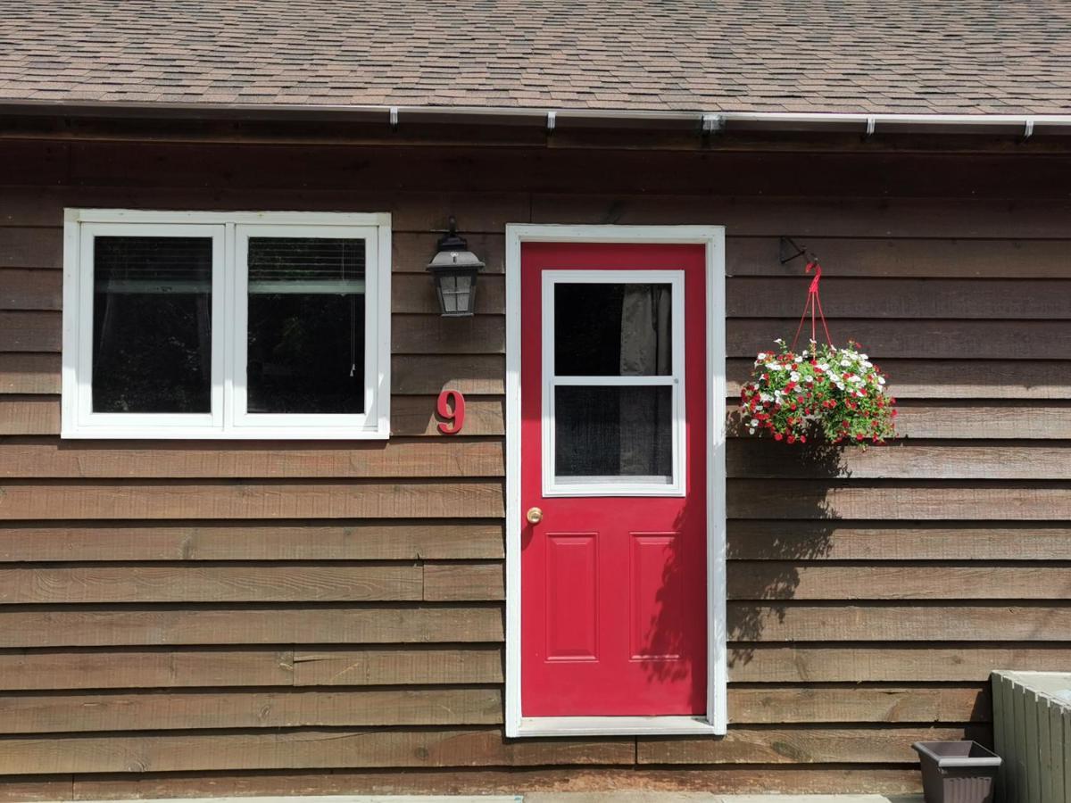 Knotty Pine Cottages, Suites & Motel Rooms Ingonish Kültér fotó